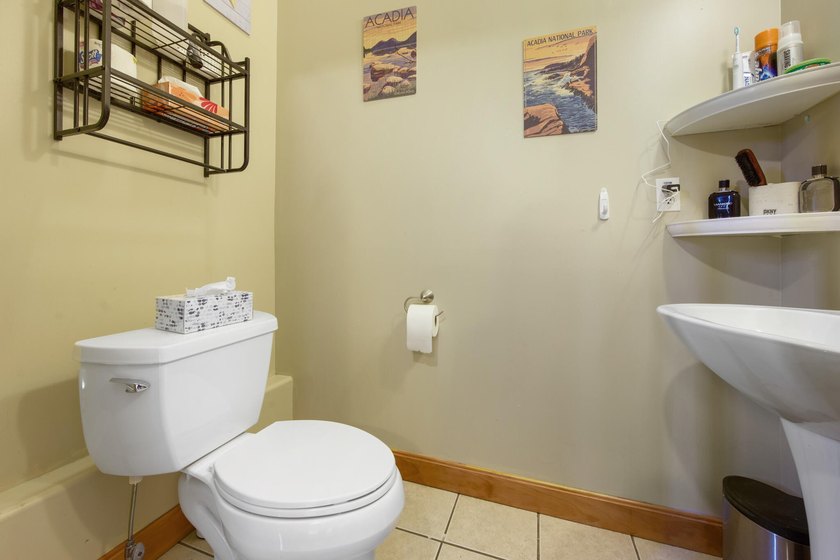 Welcome to 1 Dakin Lane, where modern comfort meets Maine living - photo 18