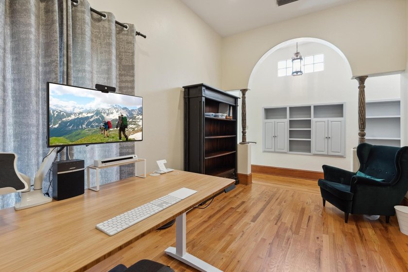 Stunning Waterfront Estate - Your Dream Home Awaits! This - photo 18