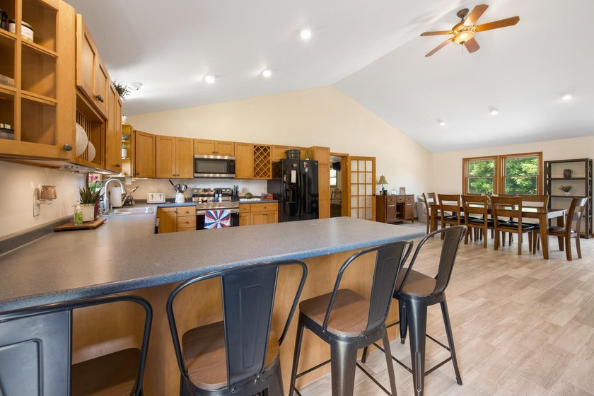 Welcome to 1 Dakin Lane, where modern comfort meets Maine living - photo 28
