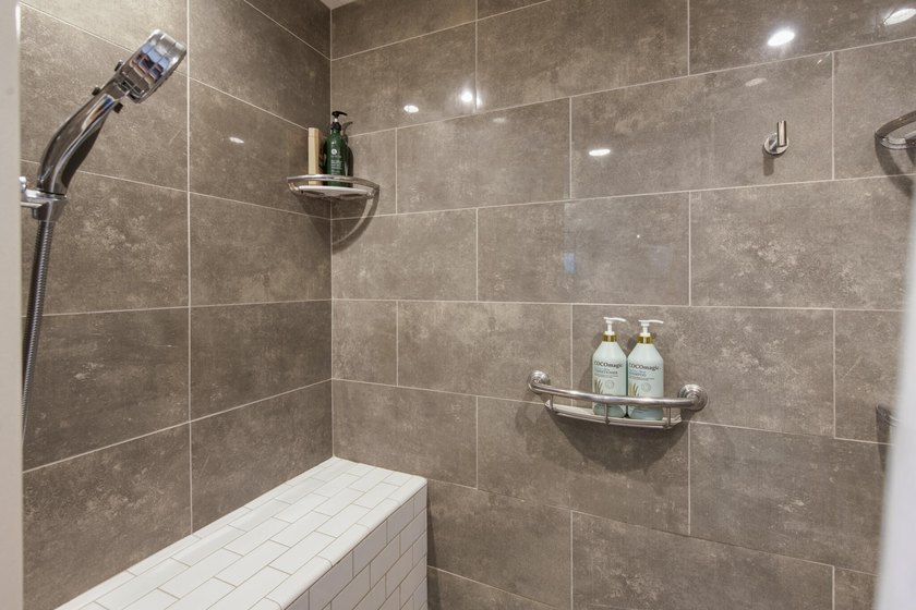 Welcome to 1 Dakin Lane, where modern comfort meets Maine living - photo 41