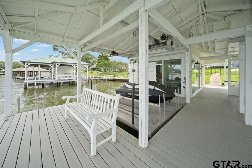 Remodeled and unique home on Lake Palestine in very special - photo 42