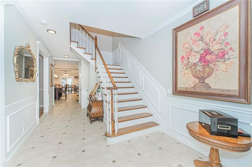 Tottenville-Fully Detached Colonial, an absolute stunning home - photo 4