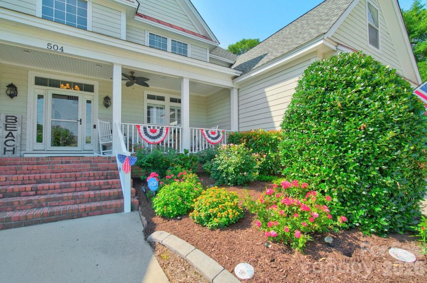 DISCOVER THE COASTAL LIFESTYLE YOU'VE BEEN DREAMING OF! Hop in - photo 4