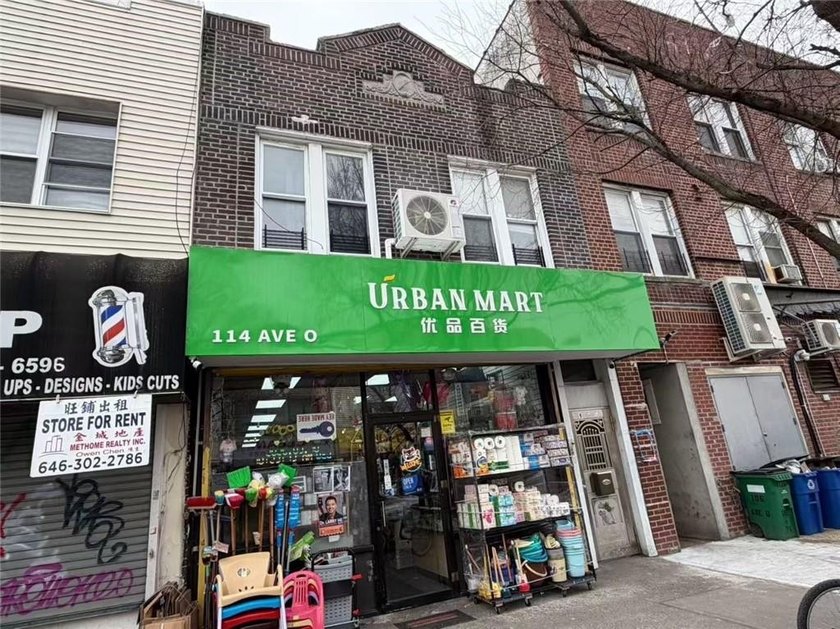 Excellent opportunity to own a mixed-use building in the heart - photo 2