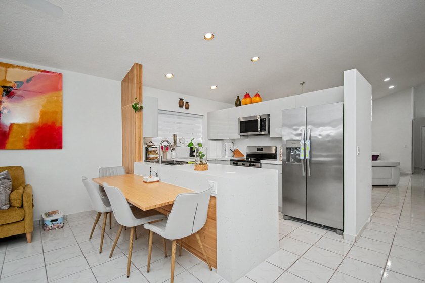 Beautiful updated corner unit 2 br 2 bath.+55 community - photo 17