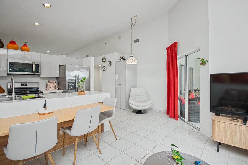 Beautiful updated corner unit 2 br 2 bath.+55 community - photo 21
