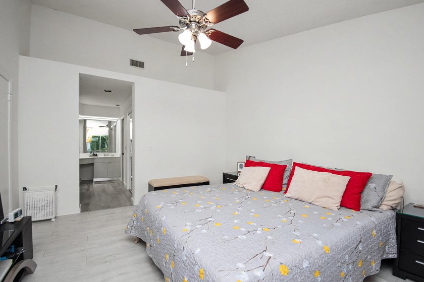 Beautiful updated corner unit 2 br 2 bath.+55 community - photo 24