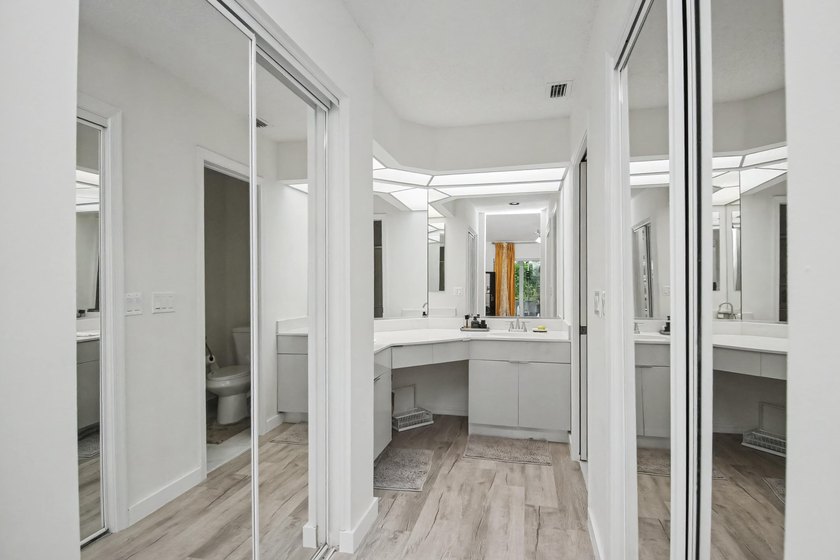 Beautiful updated corner unit 2 br 2 bath.+55 community - photo 25
