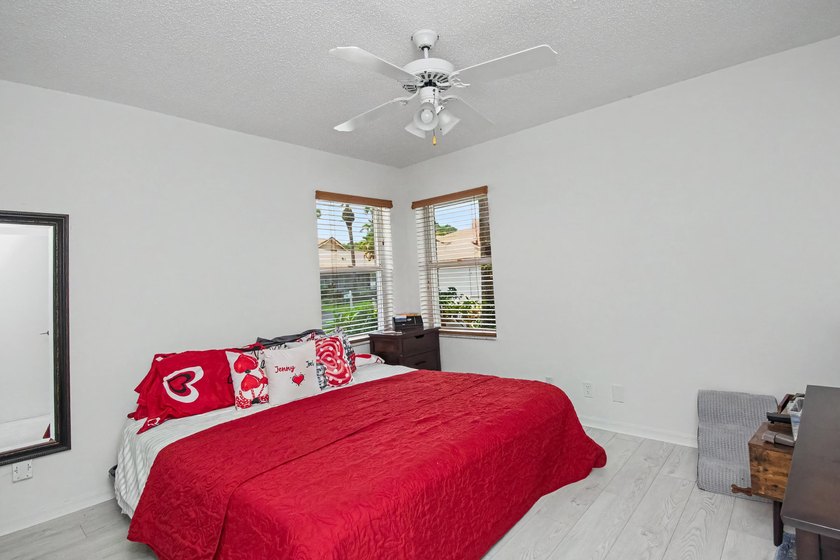 Beautiful updated corner unit 2 br 2 bath.+55 community - photo 28