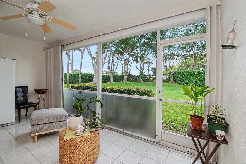Beautiful updated corner unit 2 br 2 bath.+55 community - photo 32
