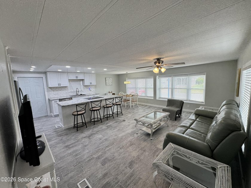 REMODELED Fully furnished light bright (Bay Windows), open - photo 33