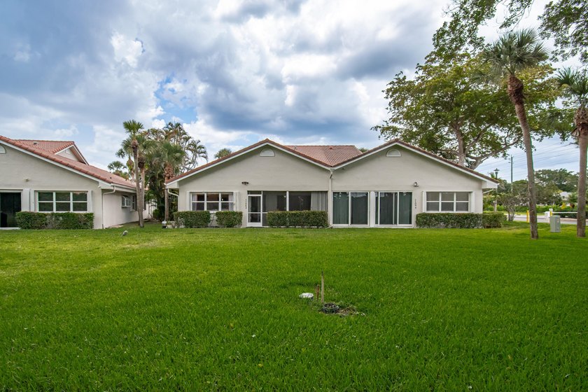 Beautiful updated corner unit 2 br 2 bath.+55 community - photo 36