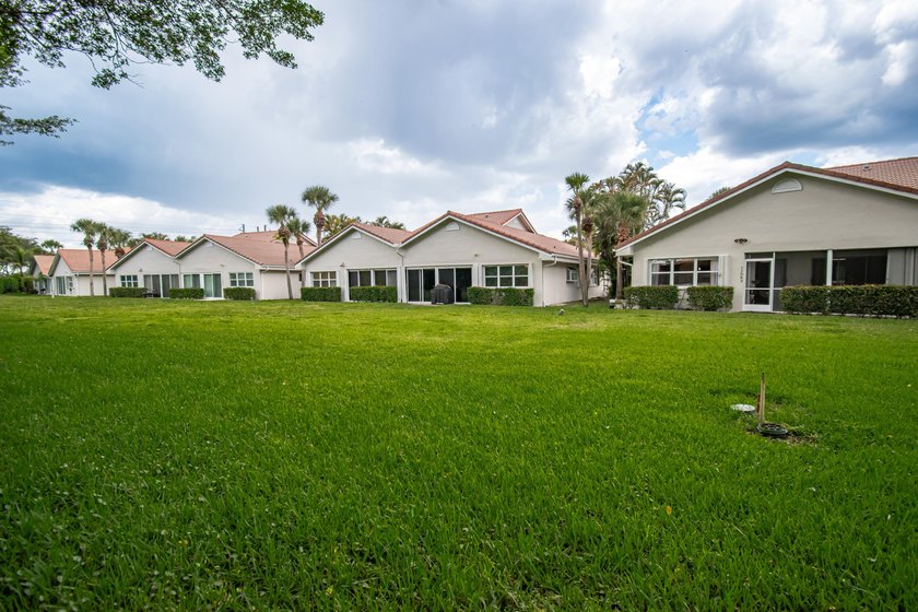 Beautiful updated corner unit 2 br 2 bath.+55 community - photo 37