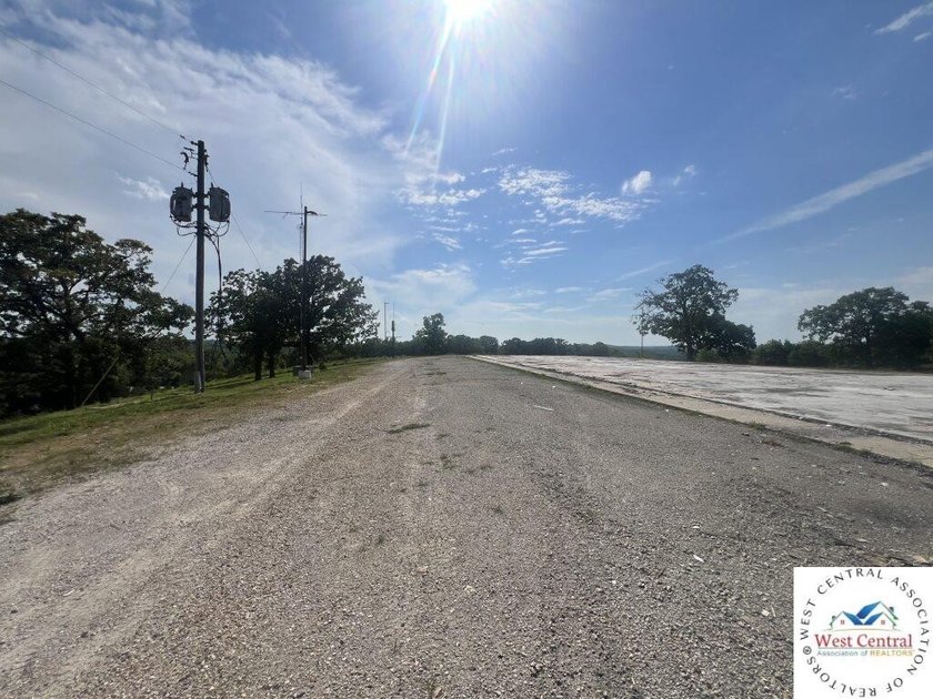 12 acres located perfectly between both Lake of the Ozarks and - photo 5