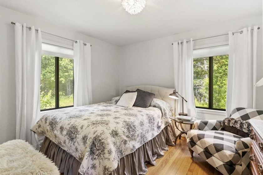 Welcome to this spacious 3 bedroom home in Charlevoix set on 4.2 - photo 21