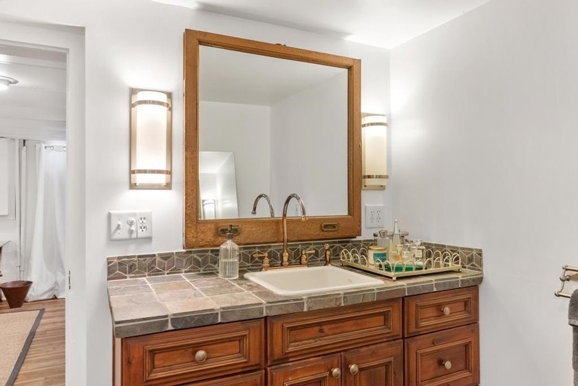 Welcome to this spacious 3 bedroom home in Charlevoix set on 4.2 - photo 32