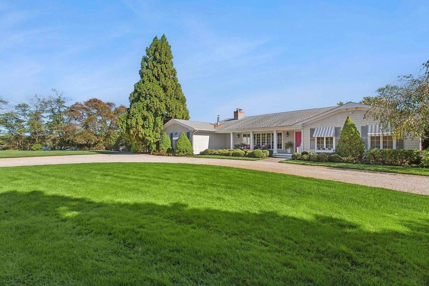 One of the first things you'll notice about this property is - photo 3