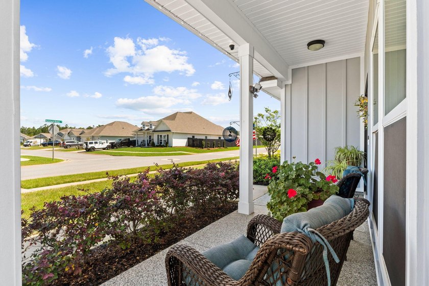 Welcome to this beautifully upgraded and well maintained home - photo 8