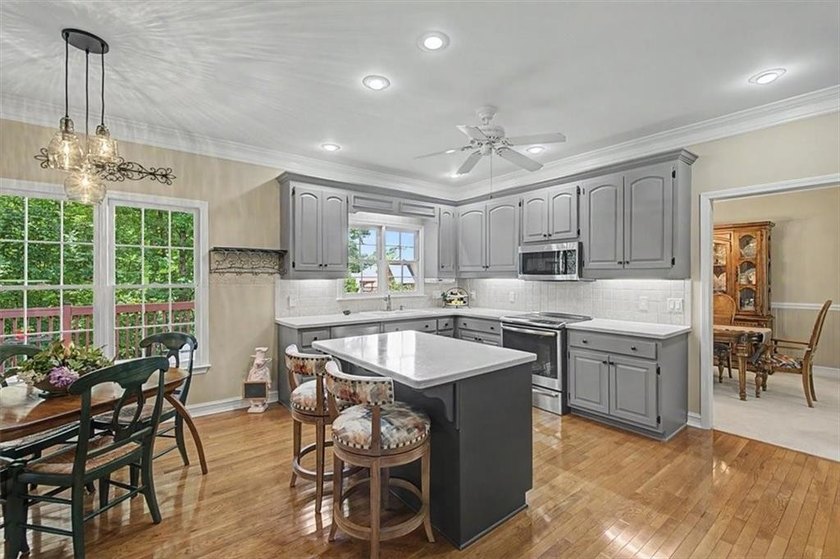 Beautifully maintained and spacious home located in the highly - photo 8