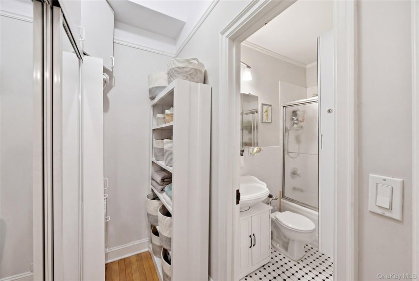 One-bedroom co-op located on the first floor in the Forest Hills - photo 2