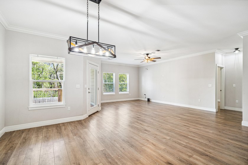 Welcome to this spacious, like-new 4-bedroom, 2-bath home lives - photo 8