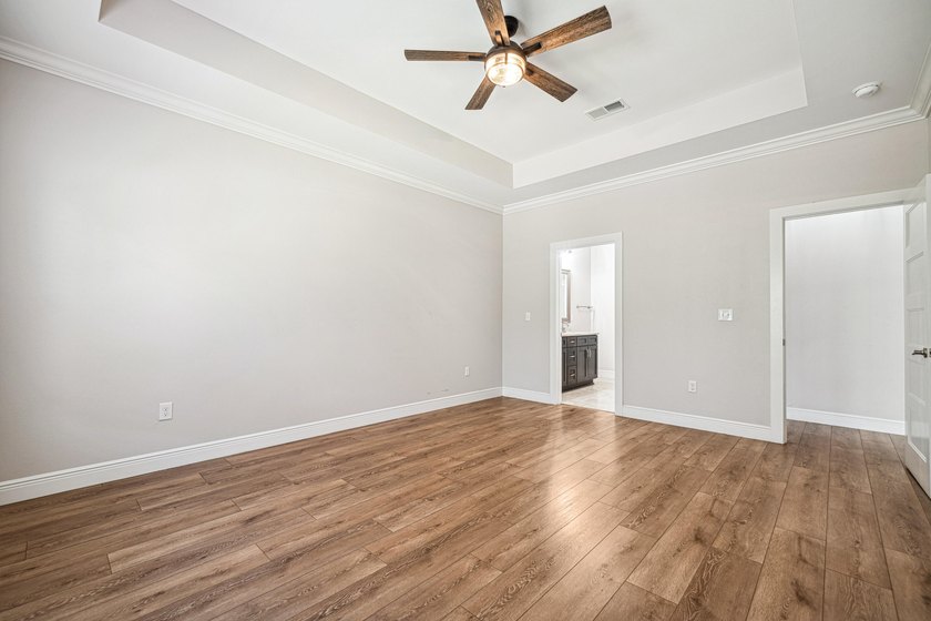 Welcome to this spacious, like-new 4-bedroom, 2-bath home lives - photo 10