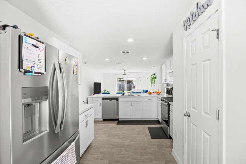 Beautifully maintained 2024 CBS home offering 3 bedrooms and 2 - photo 11
