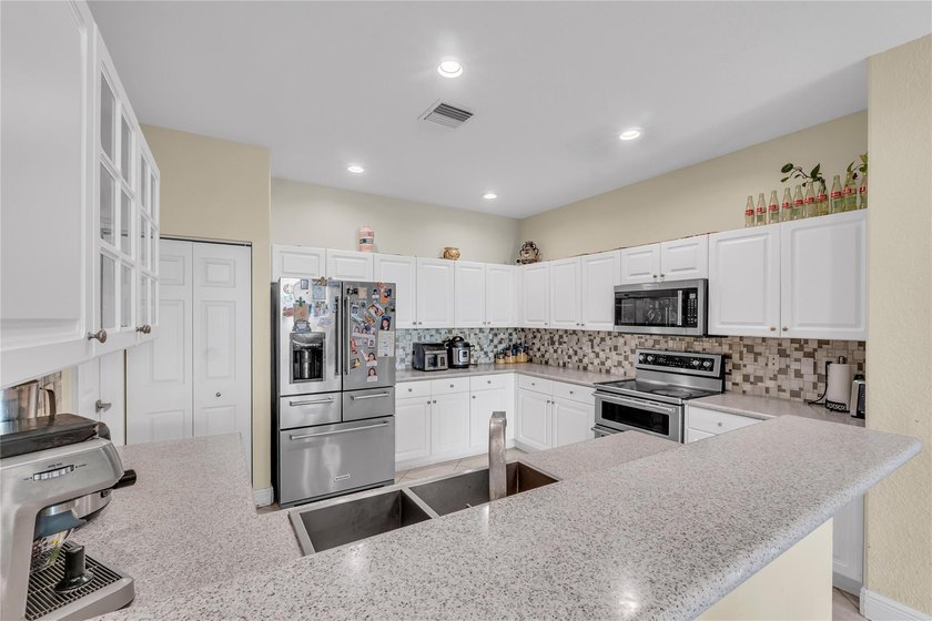 Immaculate 4-bedroom plus loft, 2.5-bath home situated on an - photo 11