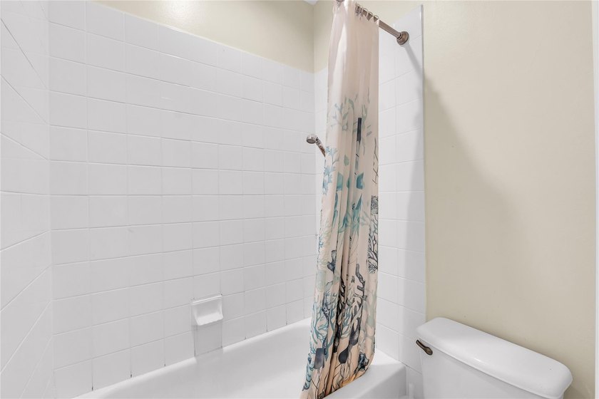 Immaculate 4-bedroom plus loft, 2.5-bath home situated on an - photo 23