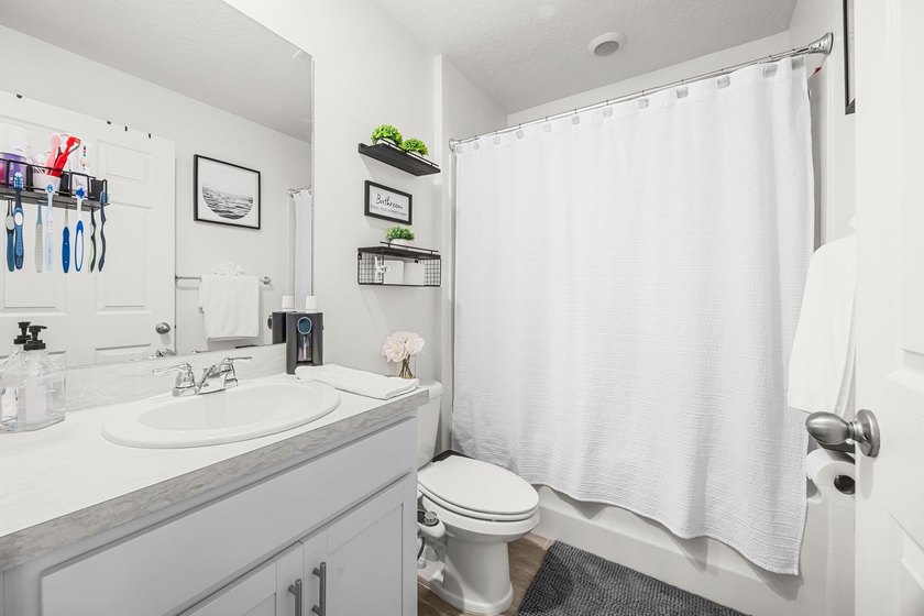 Beautifully maintained 2024 CBS home offering 3 bedrooms and 2 - photo 26