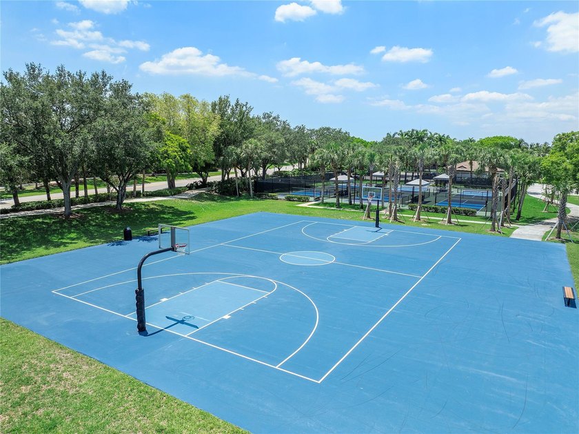 Immaculate 4-bedroom plus loft, 2.5-bath home situated on an - photo 39