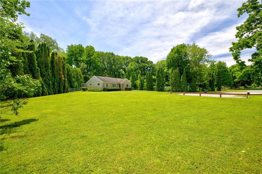 Welcome home to 10 Mascot Drive, a beautifully updated 1 - photo 25