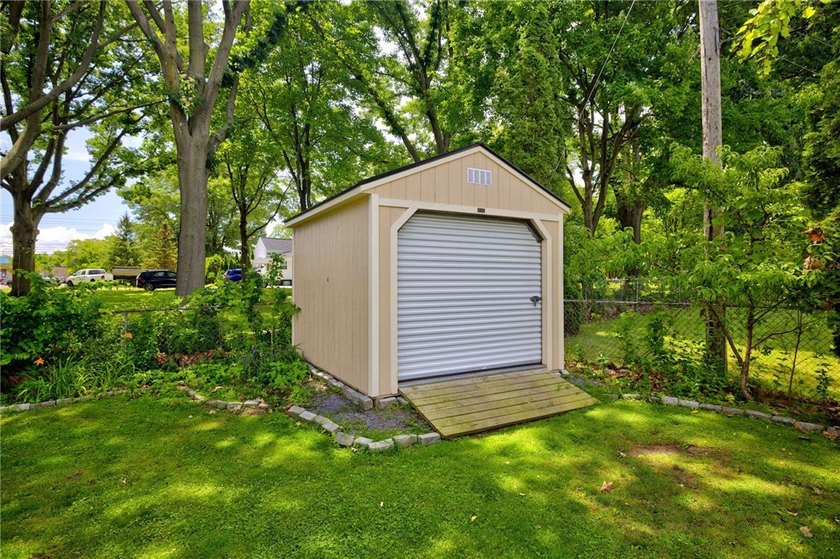 Welcome home to 10 Mascot Drive, a beautifully updated 1 - photo 27