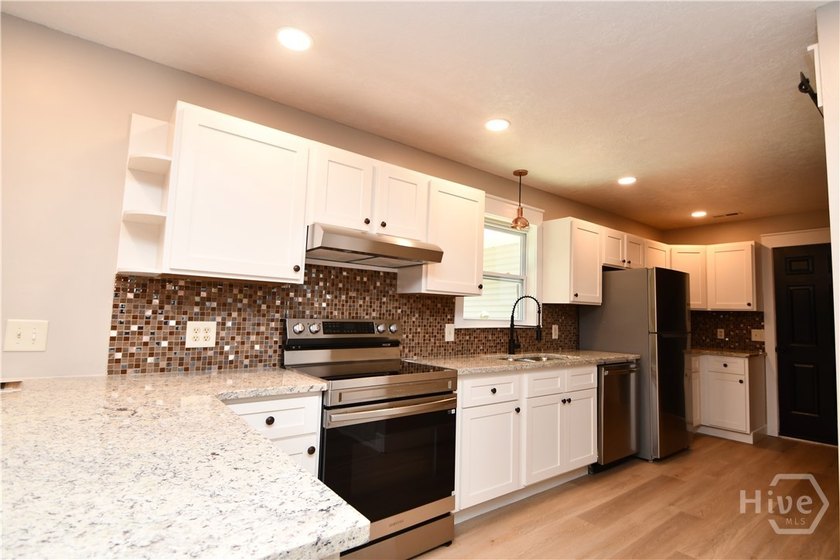 Welcome to your Lake Hartwell retreat! Nestled on a beautifully - photo 11