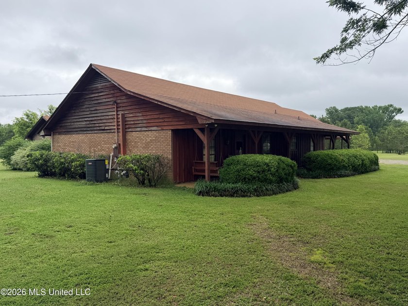 This offering is incredibly located on a primary arterial road - photo 14