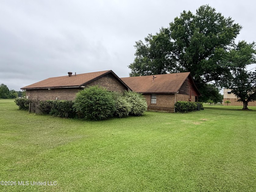 This offering is incredibly located on a primary arterial road - photo 15