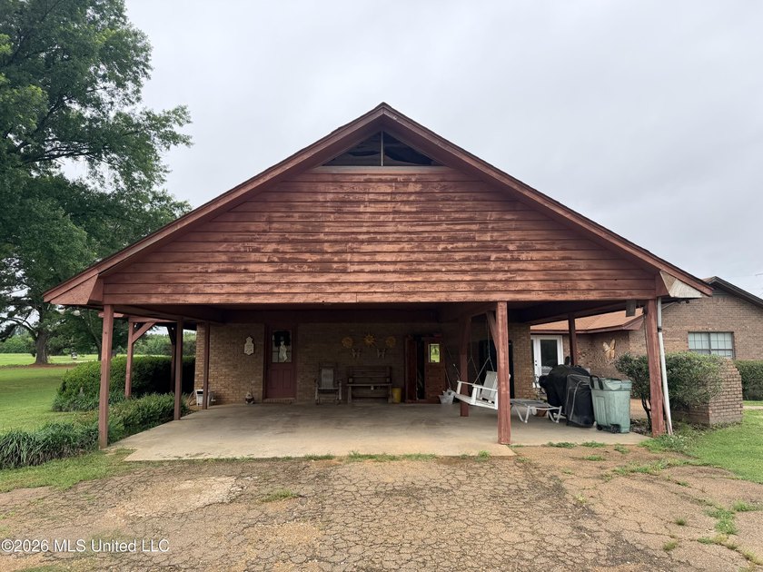 This offering is incredibly located on a primary arterial road - photo 20