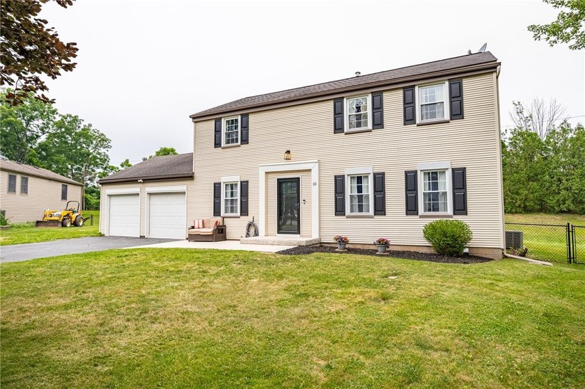 Welcome to 10 Gueymar Circle, a spacious 4-bedroom, 3-bath - photo 2