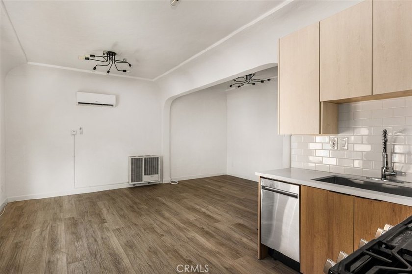 Prime mixed-use property for sale in Long Beach! This versatile - photo 11