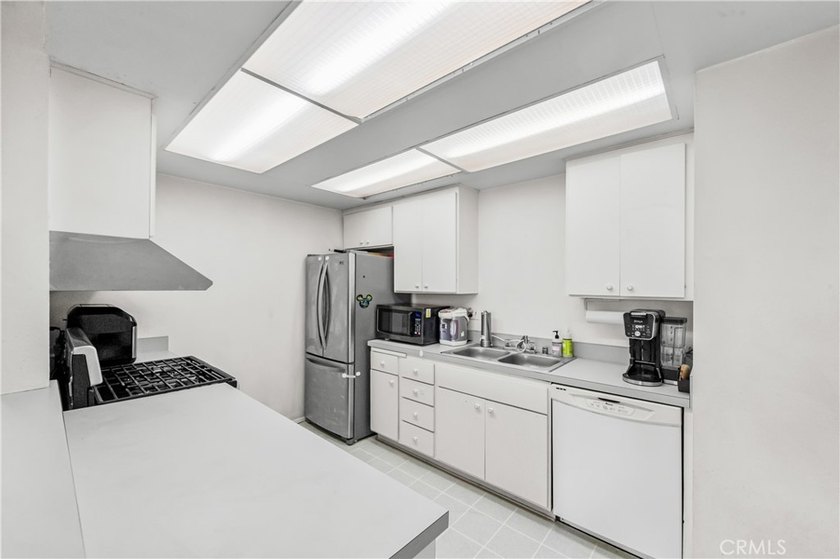 Excellent Opportunity ! This one-bedroom condo is priced - photo 12