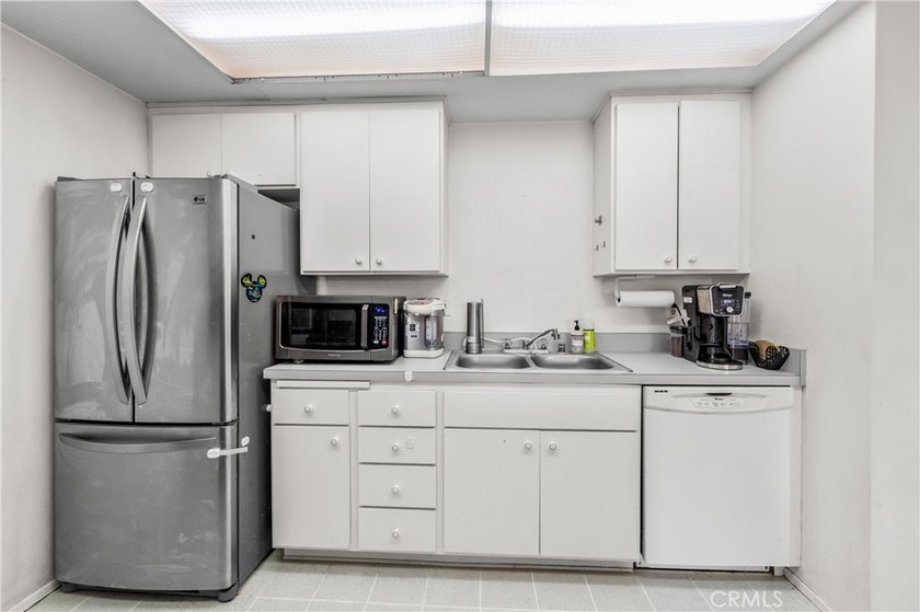 Excellent Opportunity ! This one-bedroom condo is priced - photo 14