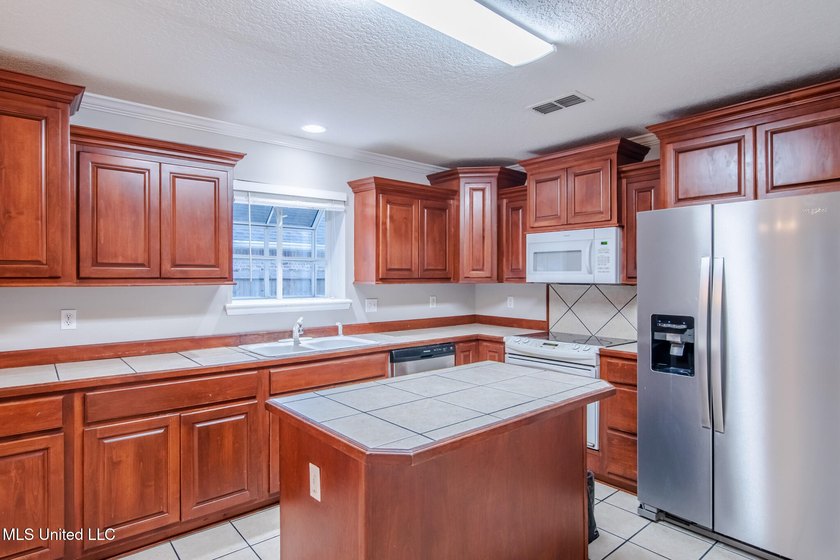 Welcome to Azalea Trace! This 3 bedroom 2 bath home is situated - photo 15