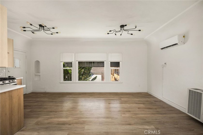 Prime mixed-use property for sale in Long Beach! This versatile - photo 16