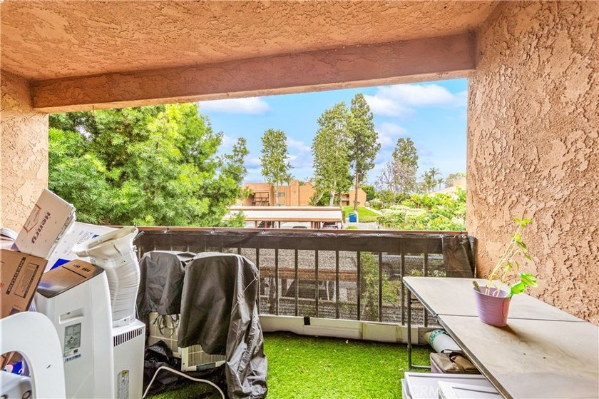 Excellent Opportunity ! This one-bedroom condo is priced - photo 17