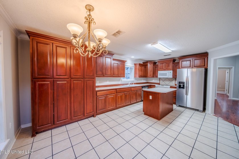 Welcome to Azalea Trace! This 3 bedroom 2 bath home is situated - photo 19