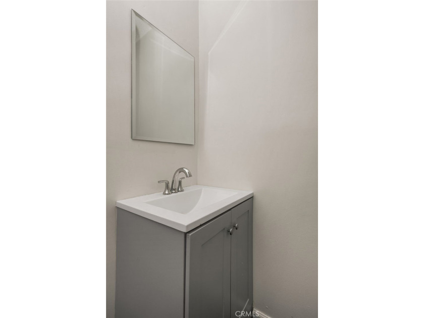 Prime mixed-use property for sale in Long Beach! This versatile - photo 24