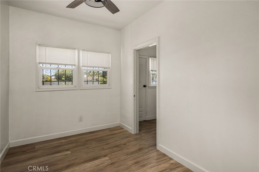 Prime mixed-use property for sale in Long Beach! This versatile - photo 25