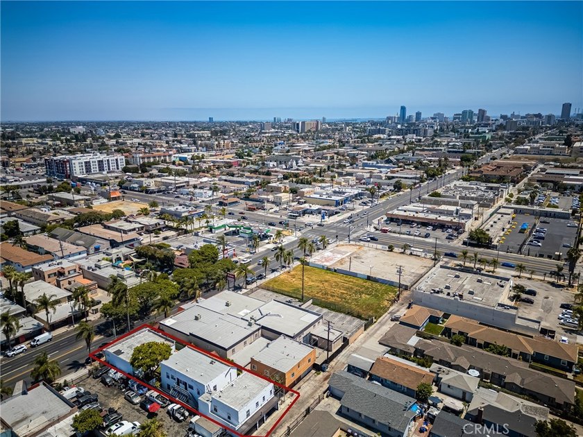 Prime mixed-use property for sale in Long Beach! This versatile - photo 29
