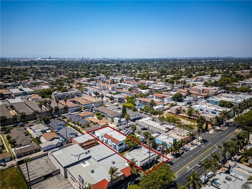 Prime mixed-use property for sale in Long Beach! This versatile - photo 30