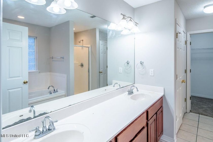 Welcome to Azalea Trace! This 3 bedroom 2 bath home is situated - photo 31